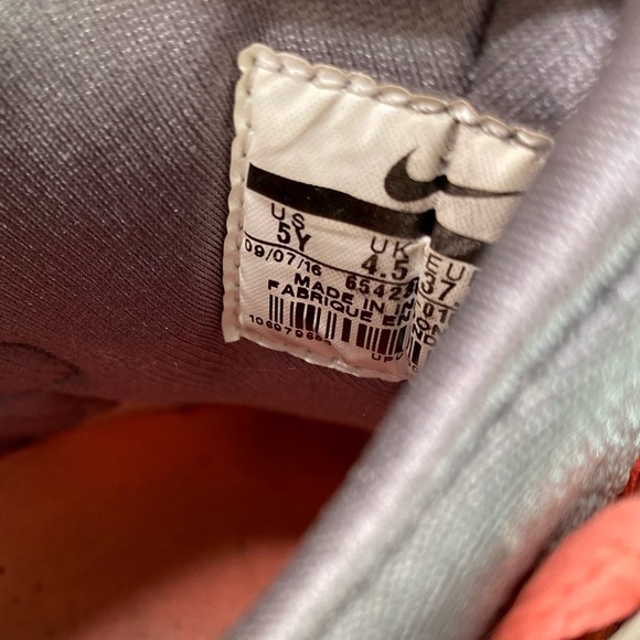 NIKE HURACHE & ARITZIA TNA SWEATER 2PC LOT - Picture 4 of 5